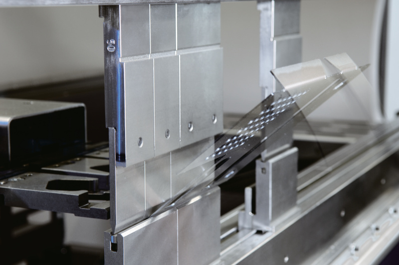 Conception tôlerie et usinage — pliage, découpe laser, CNC